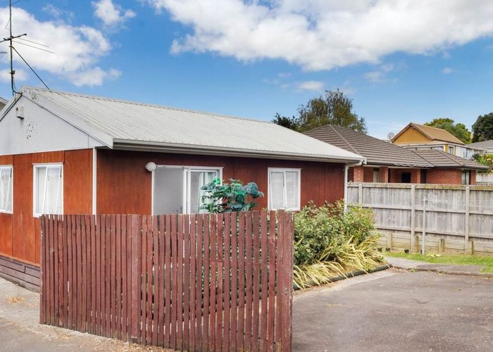  at 1/13 Holly Street, Avondale, Auckland