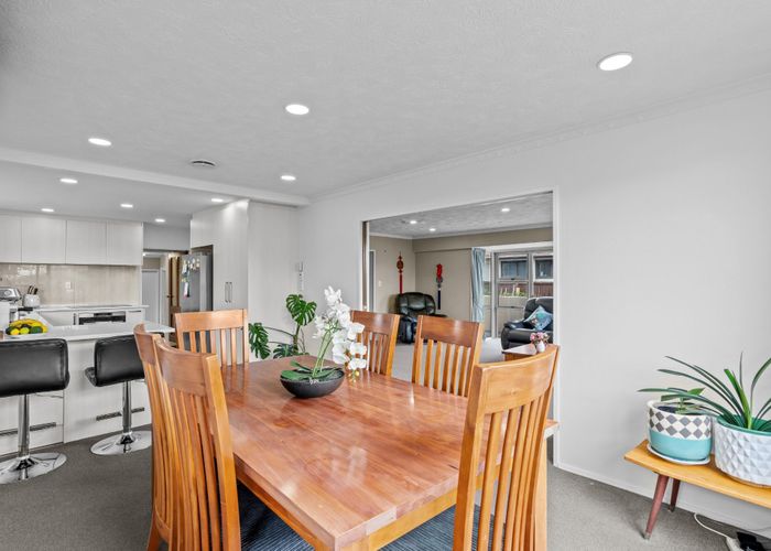  at 207 Maidstone Road, Avonhead, Christchurch City, Canterbury