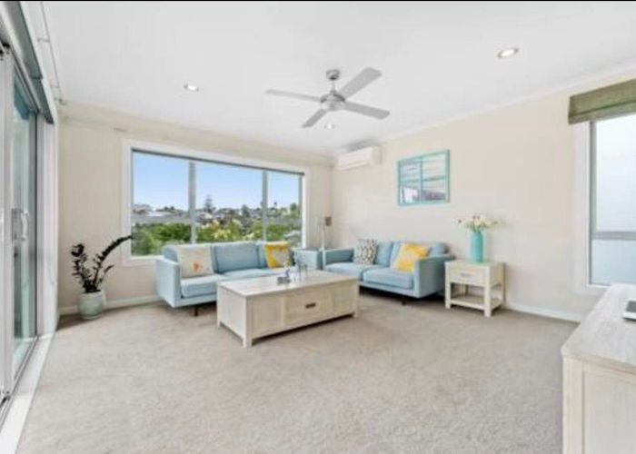  at 24 Kiteroa Terrace, Rothesay Bay, North Shore City, Auckland