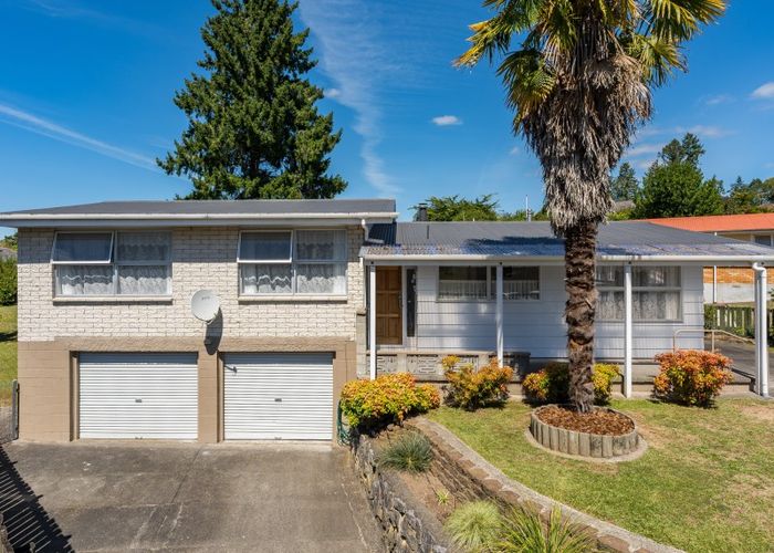  at 8 Hall Crescent, Taumarunui