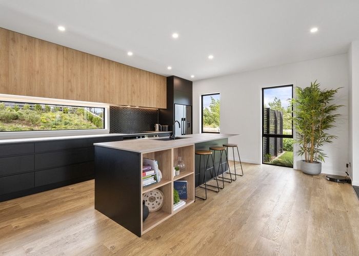  at 6 Dickins Lane, Palmerston North