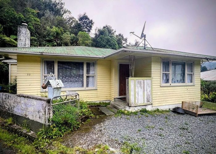  at 32 Shackleton Grove, Stokes Valley, Lower Hutt, Wellington