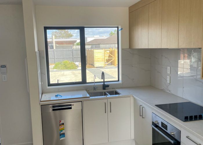  at 13/5 Hikurangi Street, Te Atatu Peninsula, Waitakere City, Auckland