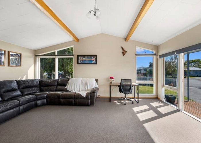  at 10 Woodhouse Place, Pirimai, Napier