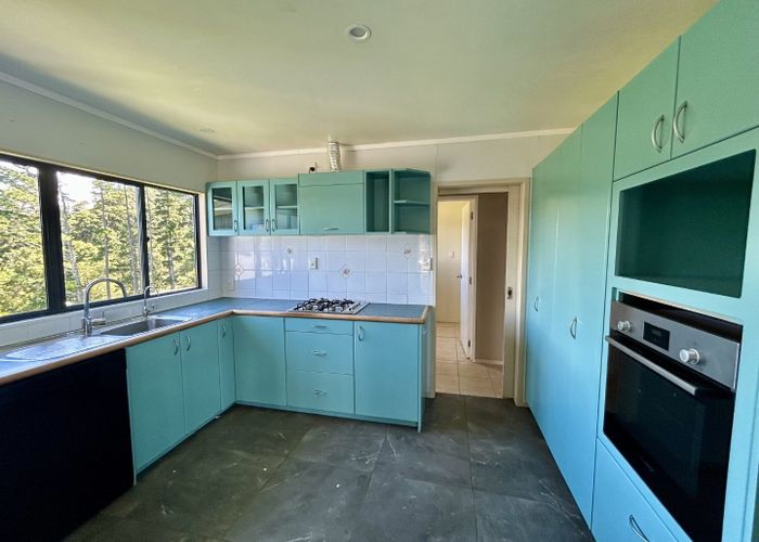  at 32 Christian Road, Swanson, Waitakere City, Auckland