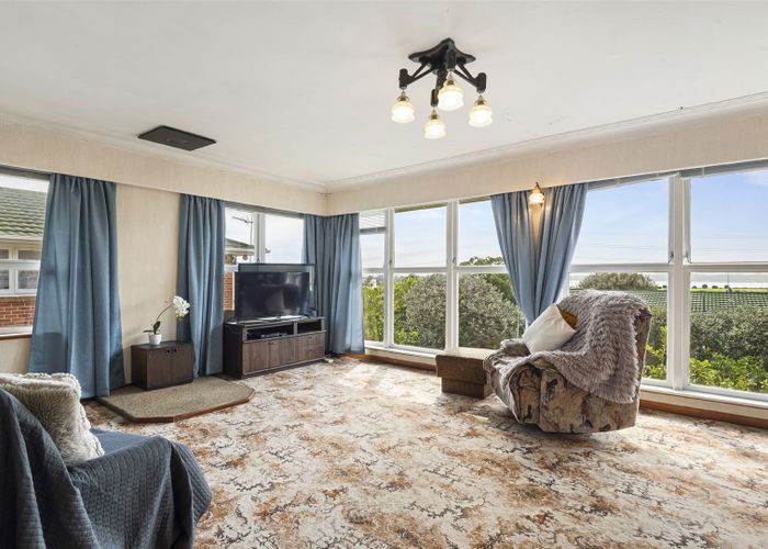  at 84 Royal View Road, Te Atatu South, Auckland