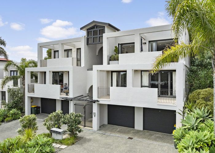  at 11/5 Monte Cassino Place, Birkdale, North Shore City, Auckland