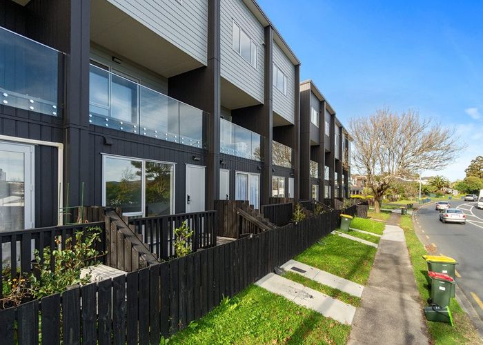  at 4/1 Matuhi Rise, Henderson, Waitakere City, Auckland