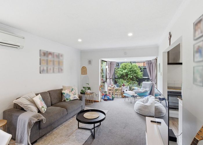  at 8/4 Broadbent Street, Riccarton, Christchurch City, Canterbury