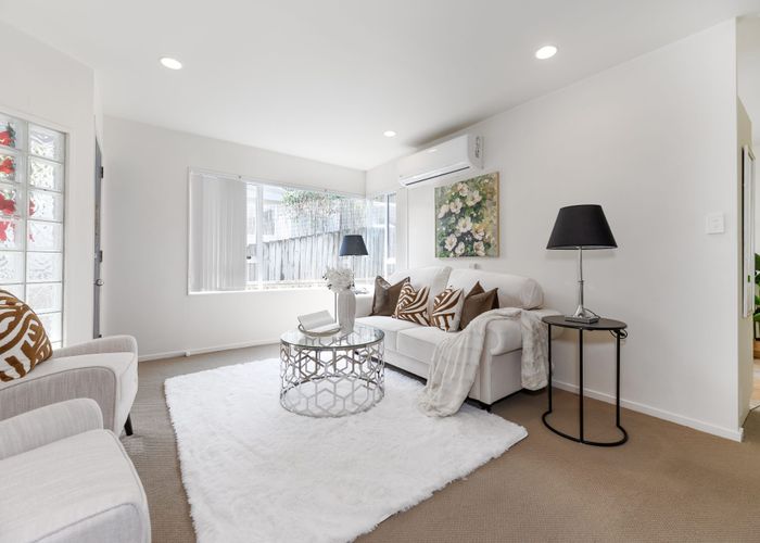  at 2/152 Sunset Road, Unsworth Heights, North Shore City, Auckland
