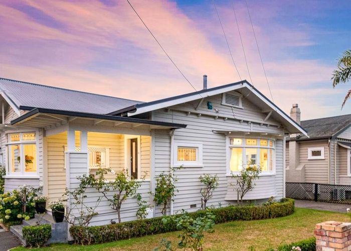  at 4 Adam Street, Greenlane, Auckland