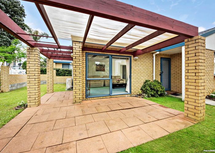  at 2 Reid Road, New Lynn, Auckland