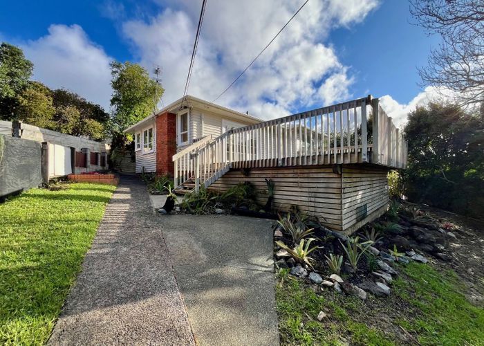  at 15 Pine Ave, Henderson, Waitakere City, Auckland