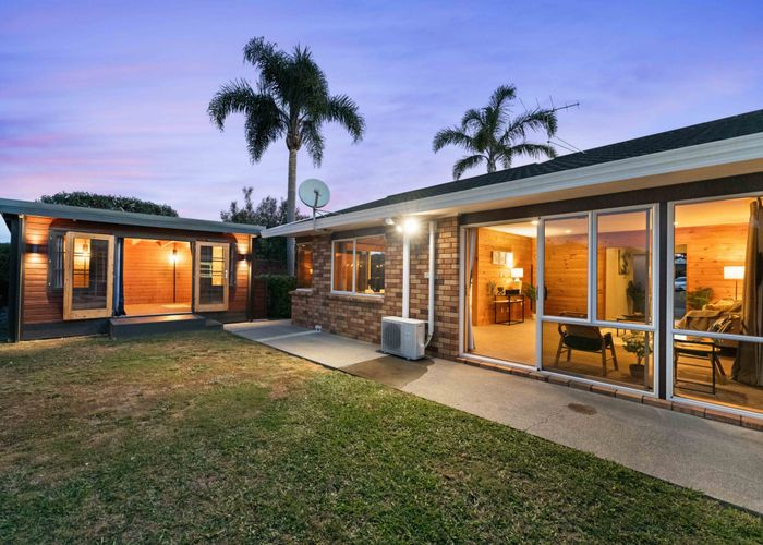  at 11 Graham Tagg Close, Pahurehure, Papakura, Auckland