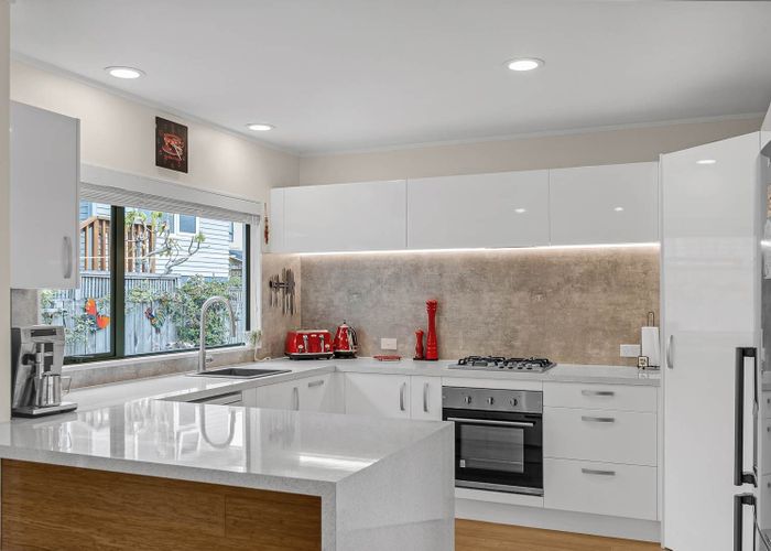  at 2/65 College Road, Northcote, Auckland