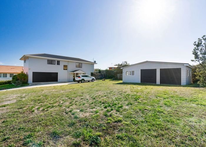  at 15 & 17 Aranui Avenue, Waitarere Beach, Horowhenua, Manawatu / Whanganui