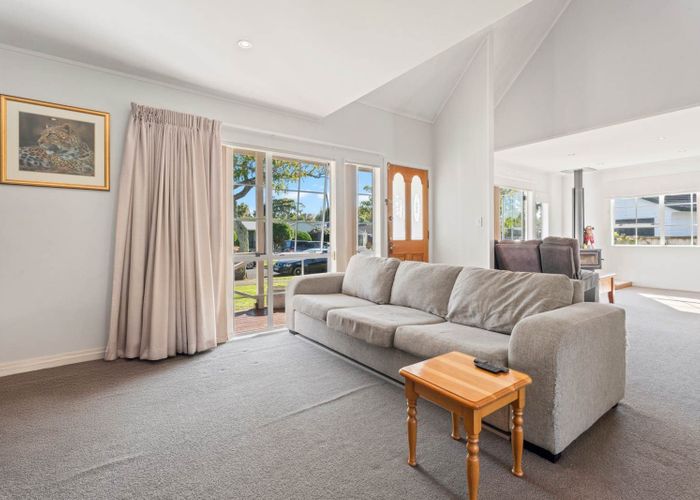  at 8 Evanda Crescent, Conifer Grove, Papakura, Auckland