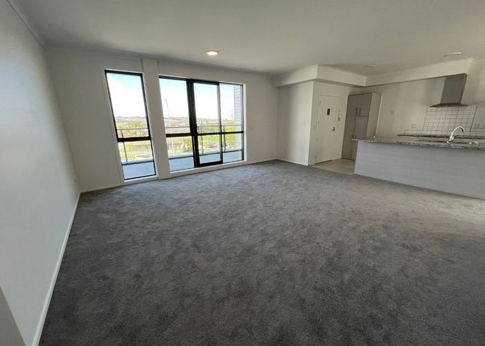  at 4/130 Stancombe Road, Flat Bush, Manukau City, Auckland