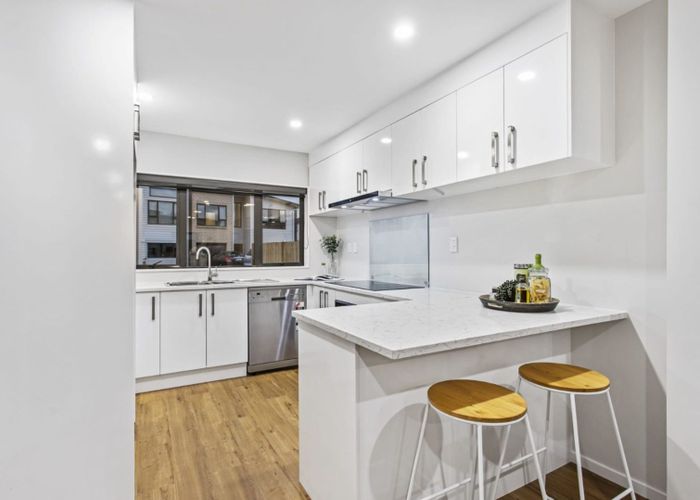  at 18 New  Millcroft Lane, Ranui, Waitakere City, Auckland