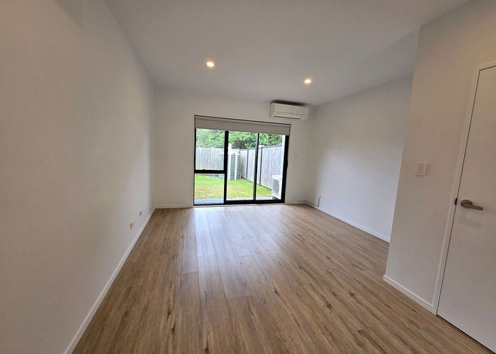  at 5 Eileen Newey Place, Henderson, Waitakere City, Auckland