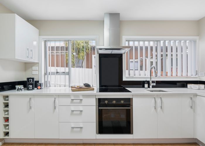  at 2/325 Mount Albert Road, Mount Roskill, Auckland
