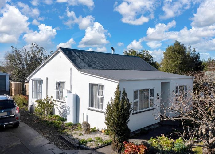  at 14 Parsonage Road, Woodend, Woodend