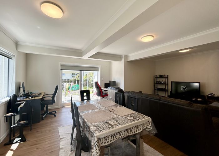  at 2/38 Tramway Road, Beach Haven, North Shore City, Auckland