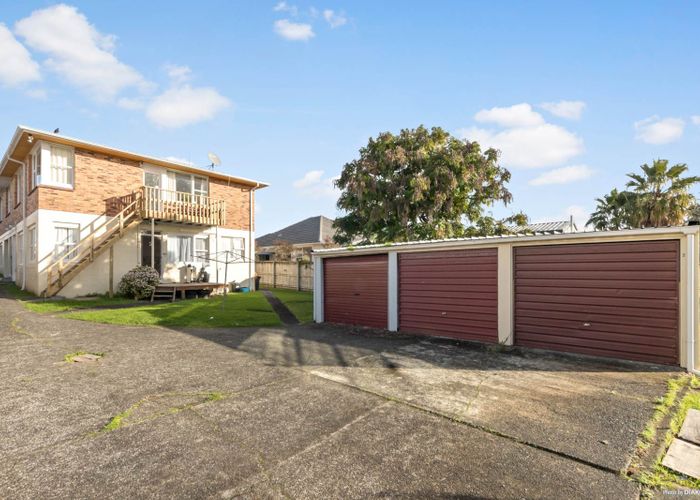  at 2/9 Heaphy Street, Blockhouse Bay, Auckland