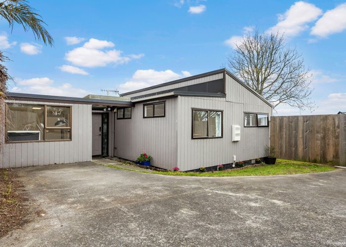  at 2/54 College Road, Northcote, Auckland