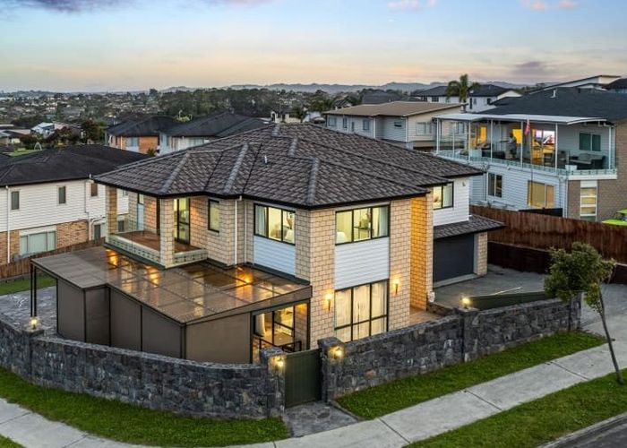  at 2 Platinum Rise, Ranui, Auckland