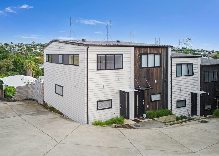  at 2/15 Tilden Avenue, Hillcrest, North Shore City, Auckland