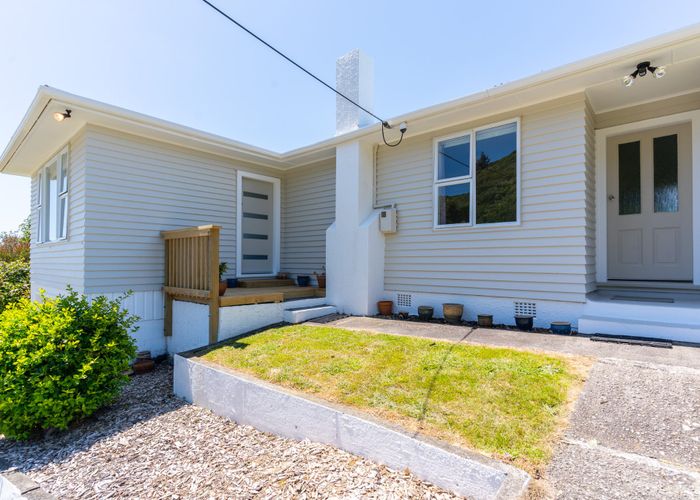  at 28 Franklyn Road, Tawa, Wellington