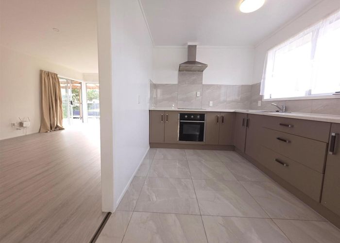  at 37 Larissa Avenue, Henderson, Auckland