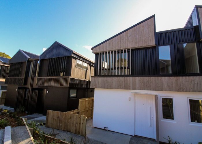  at 6 Bushland Grove, Paparangi, Wellington