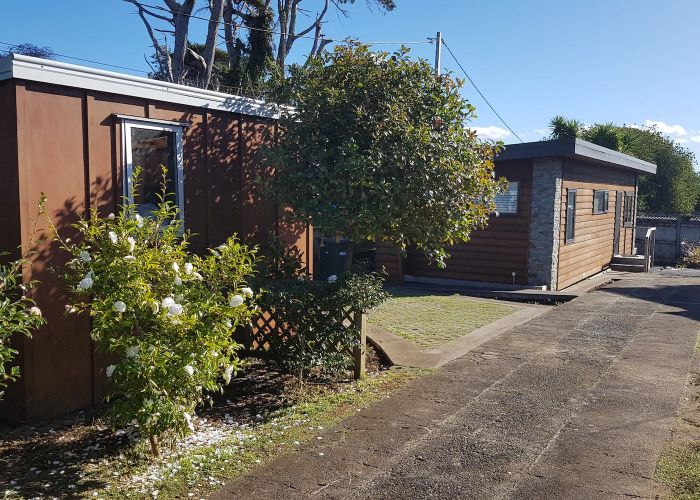  at 38 Sunnynook Road, Sunnynook, Auckland