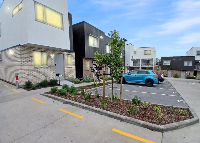  at 10 Ngae Place, Mangere East, Auckland