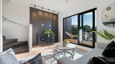  at 2/7 Brookfield Road, Te Atatu Peninsula, Auckland