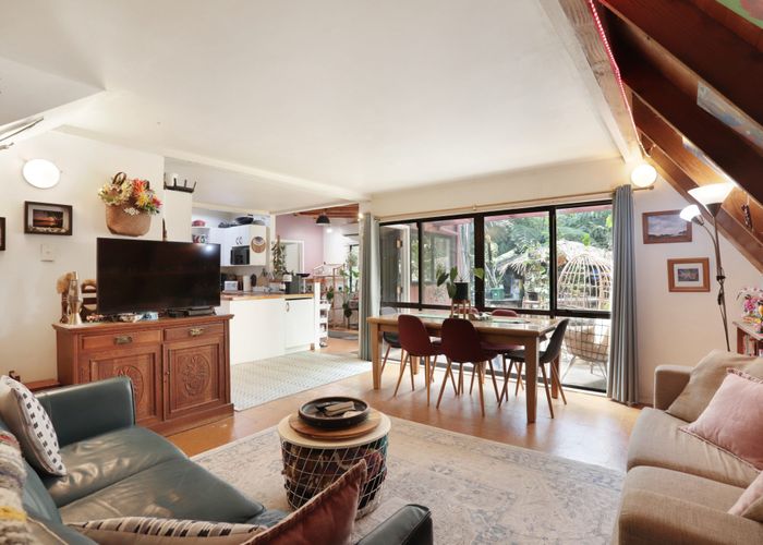  at 828 West Coast Road, Oratia, Waitakere City, Auckland