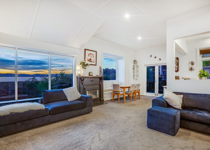  at 409 Marine Drive, Mahina Bay, Lower Hutt