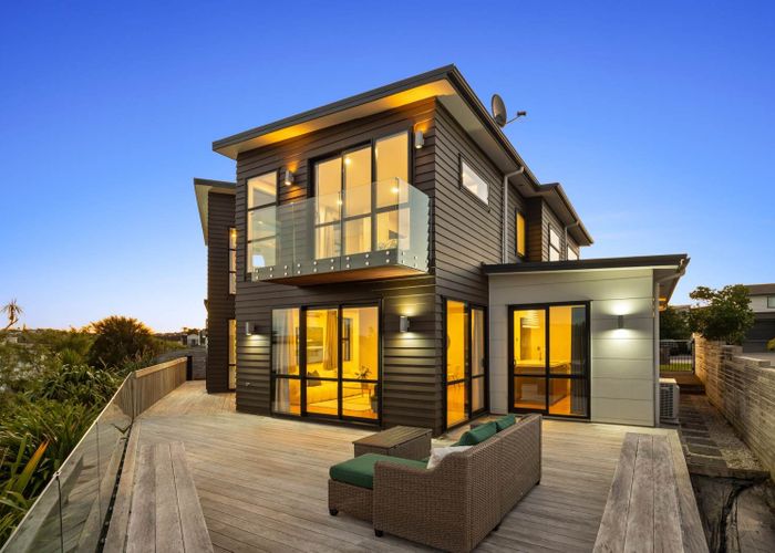  at 7 Eastreef Court, Long Bay, North Shore City, Auckland