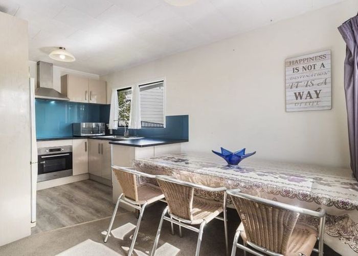  at 6  Katrina Place, Massey, Waitakere City, Auckland