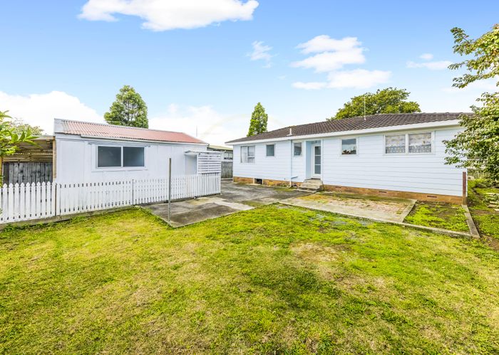  at 5 Lawford Place, Mangere, Auckland