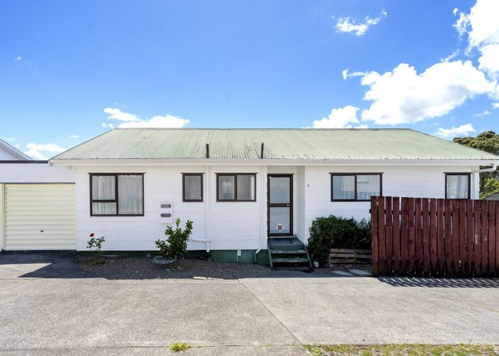  at 4/92 Awaroa Road, Sunnyvale, Waitakere City, Auckland