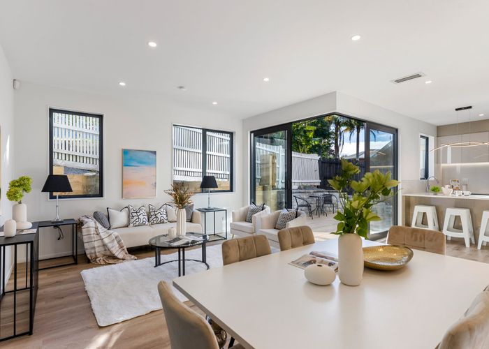  at 2/32 Caversham Drive, Torbay, North Shore City, Auckland