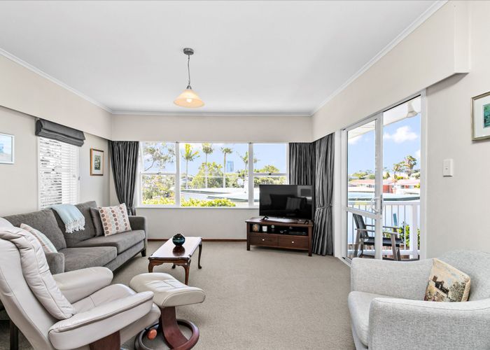  at 2/1 Purchas Road, Hauraki, Auckland