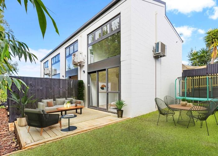  at 1/38 Don Croot Street, Morningside, Auckland