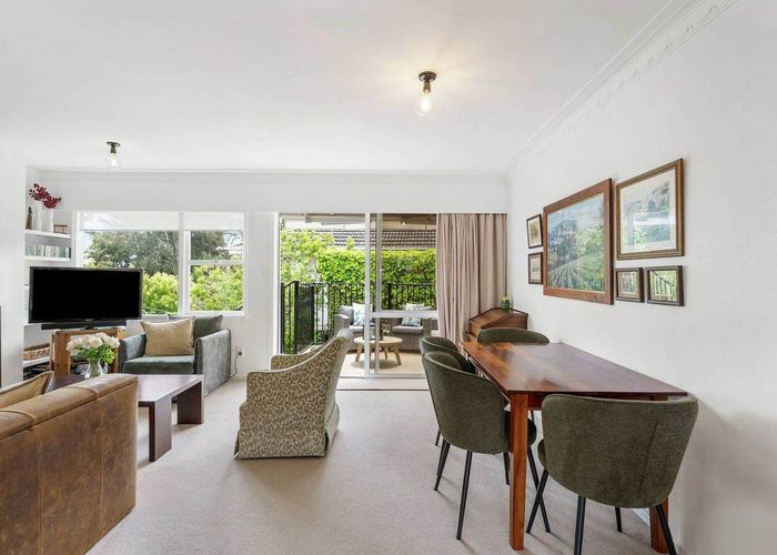  at 2/6 Pine Terrace, Howick, Auckland