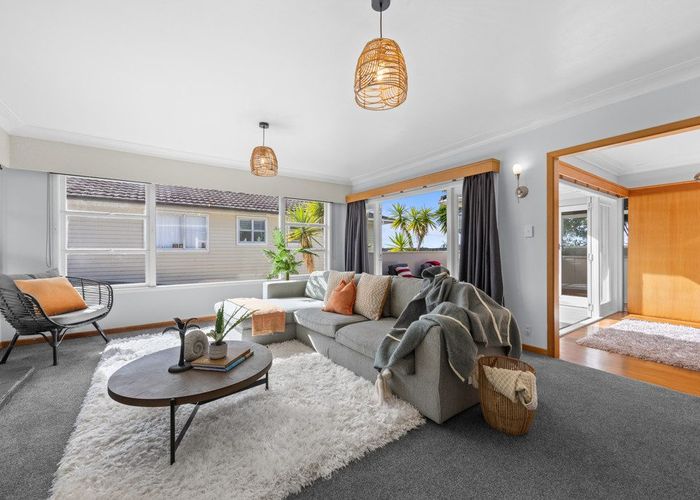  at 1/70 Bradbury Road, Botany Downs, Manukau City, Auckland