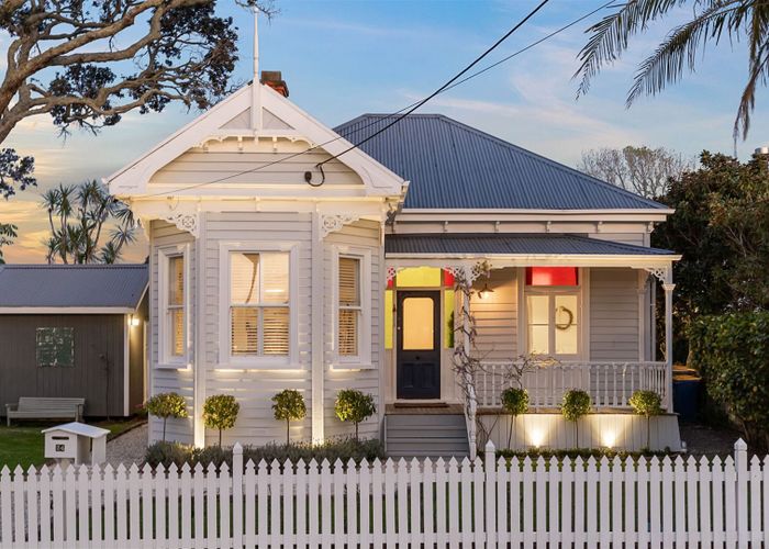  at 24 Russell Street, Stanley Point, Auckland