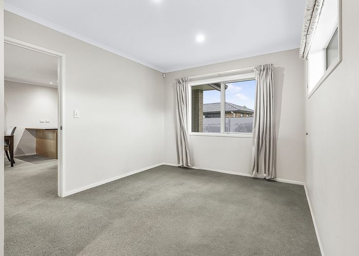  at 25 Landmark Court, Huntington, Hamilton
